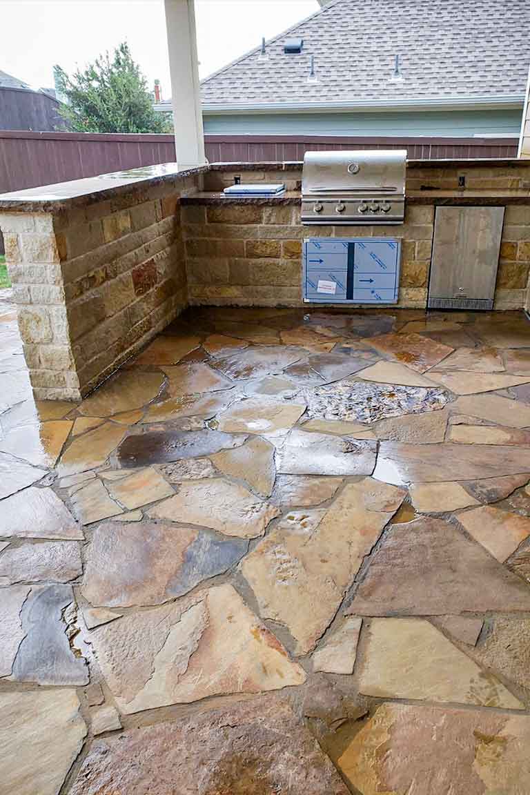 flagstone-patio-outdoor-kitchen